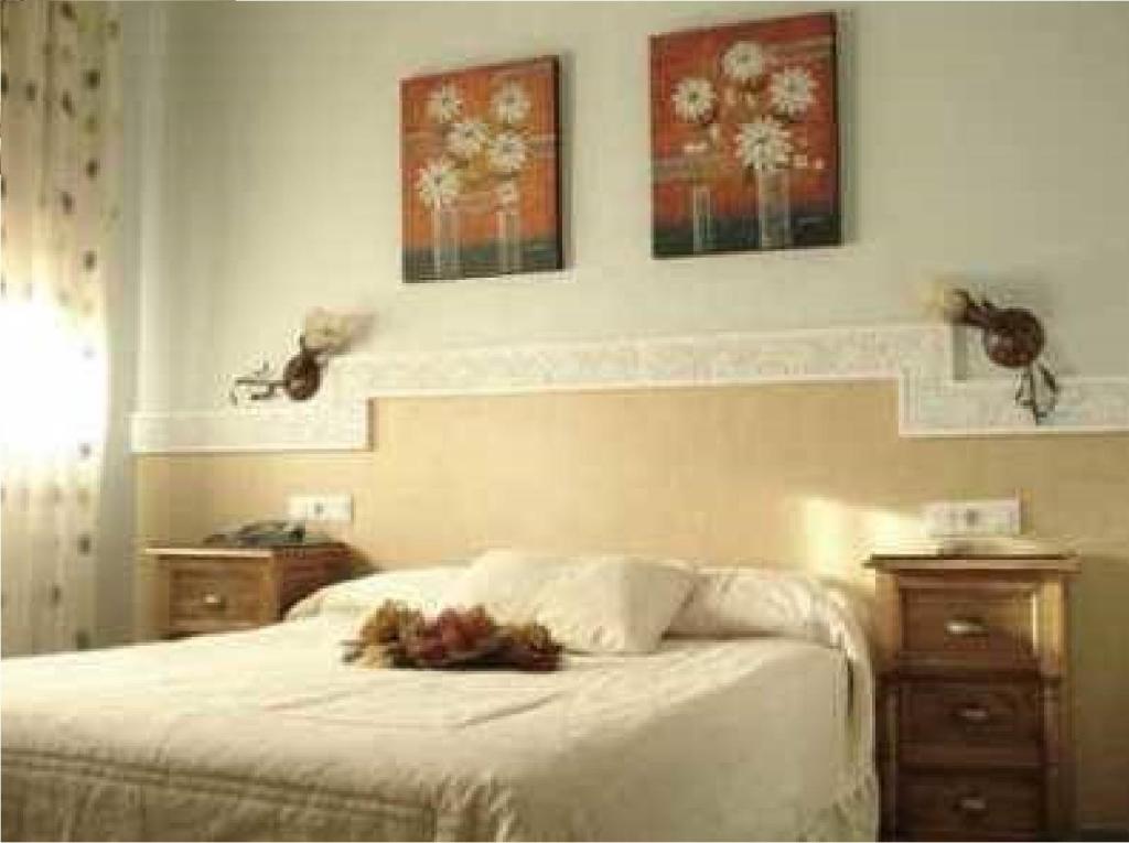 Postel nebo postele na pokoji v ubytování Hotel Sierra de Araceli Lucena