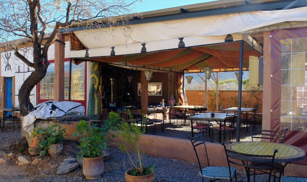 Restoran ili drugo mesto za obedovanje u objektu Camping Auberge Zebra