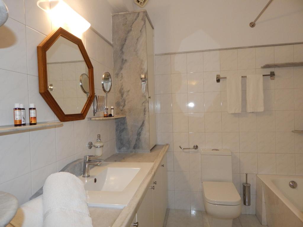 Koupelna v ubytování Paros Apartments