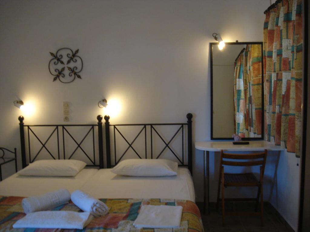 Ein Bett oder Betten in einem Zimmer der Unterkunft Iron House