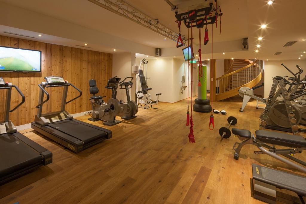 Fitness centrum a/nebo fitness zařízení v ubytování Hotel & Chalet Montana