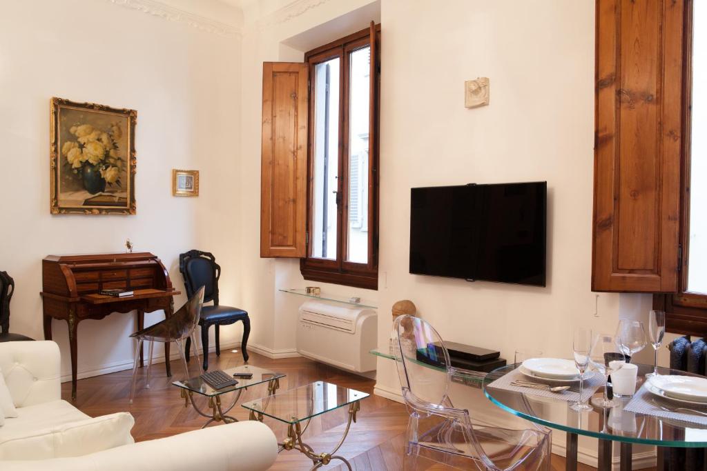 Televízia a/alebo spoločenská miestnosť v ubytovaní Suite Deluxe Florence