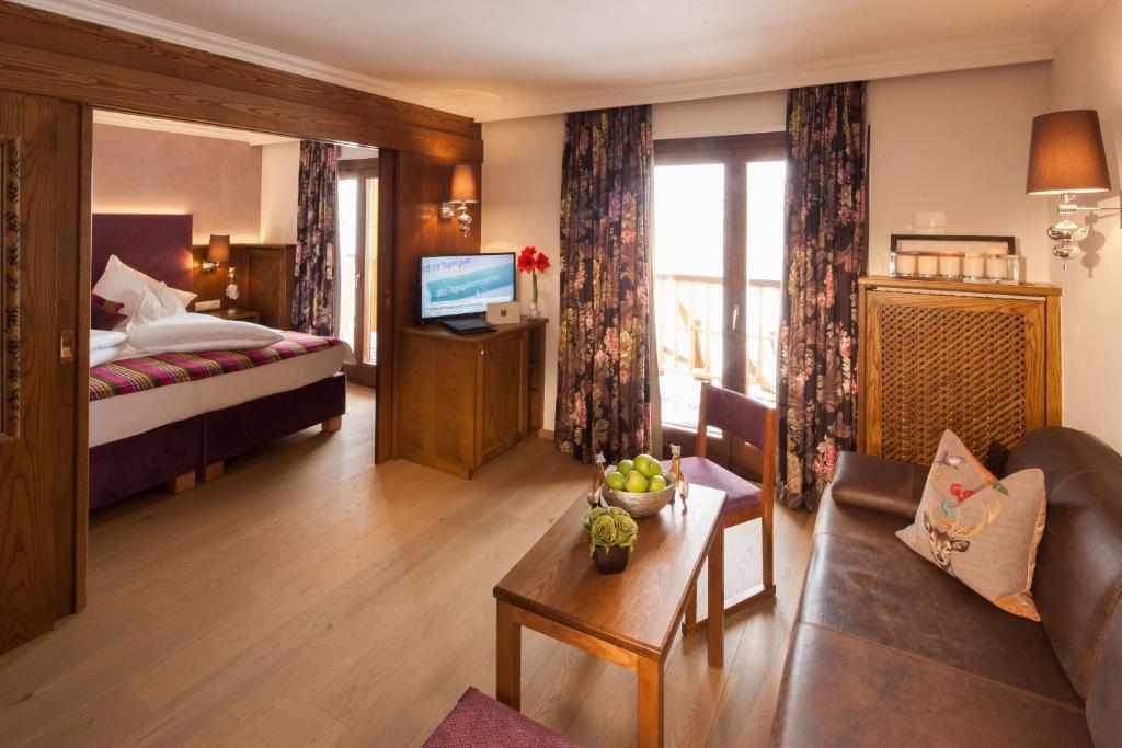 Postel nebo postele na pokoji v ubytování Hotel & Chalet Montana