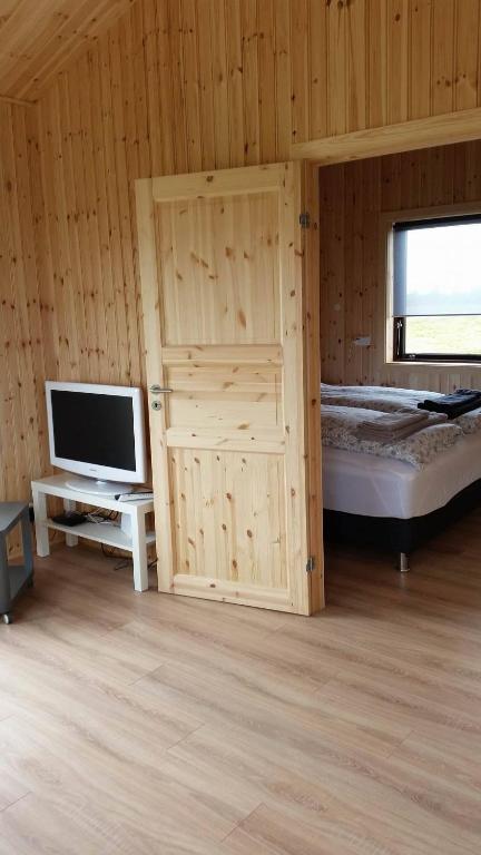 TV a/nebo společenská místnost v ubytování Hekla Cabin 3 Volcano and Glacier View