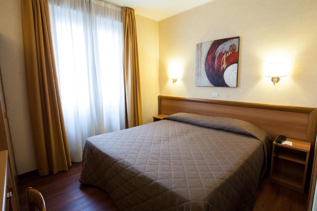 Postel nebo postele na pokoji v ubytování Hotel Esperia