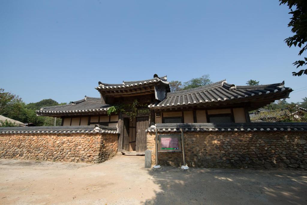 Fotografie z fotogalerie ubytování Jinrae Lee's Traditional House v destinaci Boseong