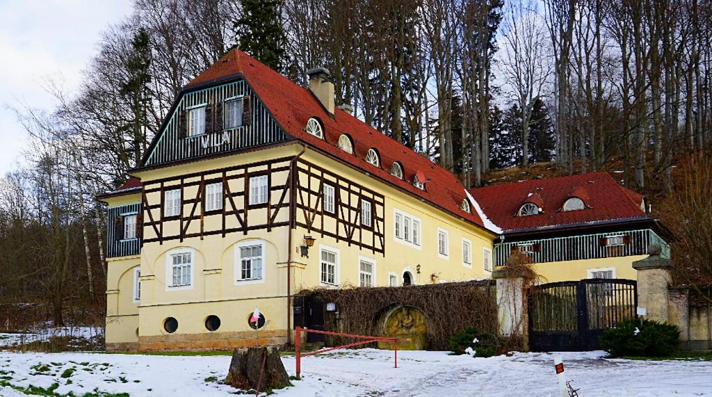 Vila Křenov v zimě