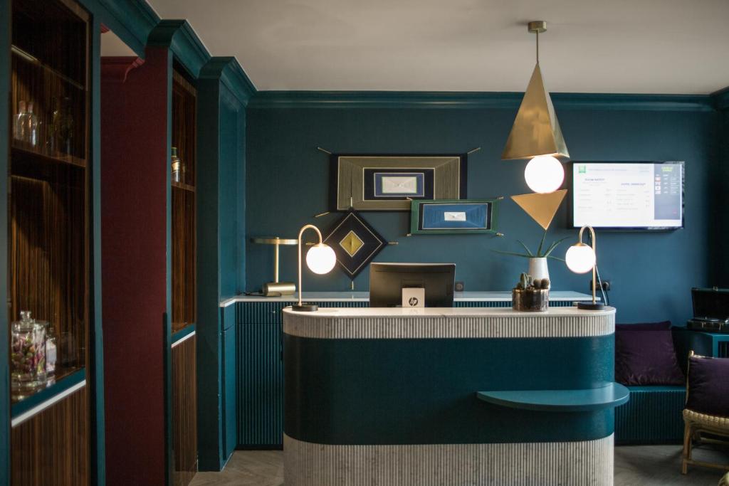 a blue room with a counter with lights on it at ibis Styles Paris Nation Cours de Vincennes in Paris