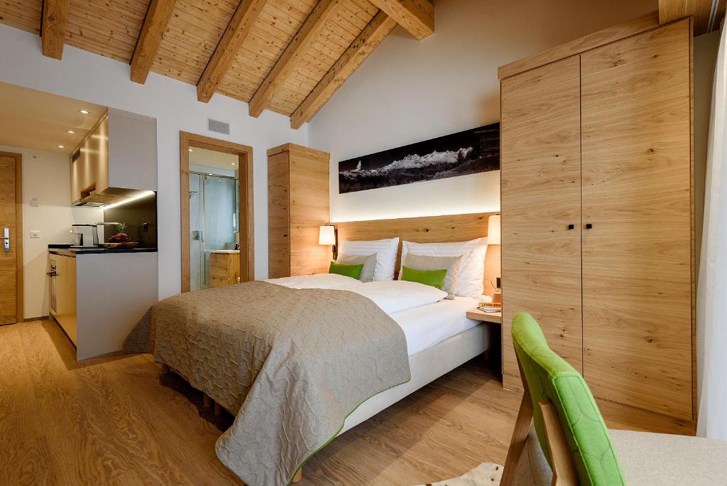 Postel nebo postele na pokoji v ubytování EVA Serviced Apartments