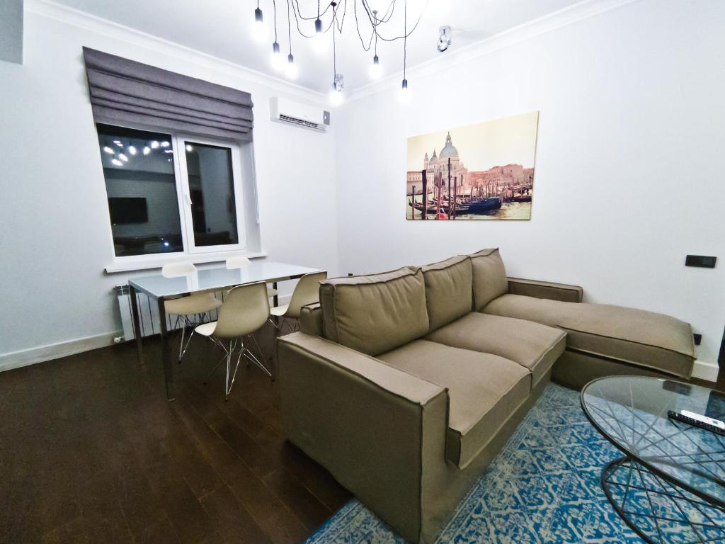 Opera Apartments Almaty - Apartamento De Estudio