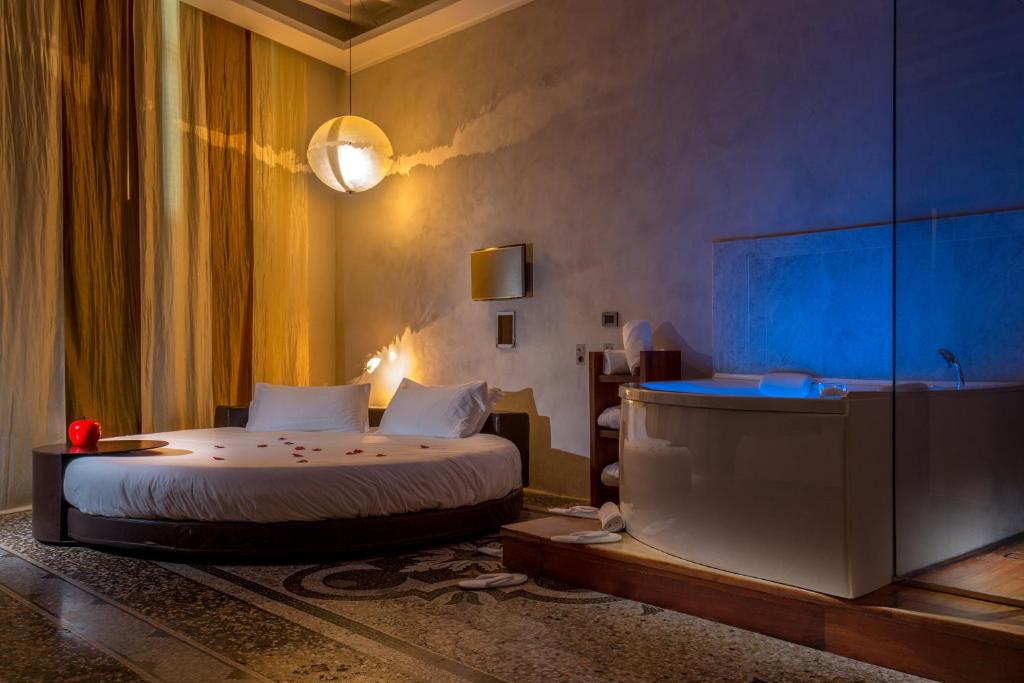 SuiteSistina for Brave Lovers - Presidential Suite (2 Adults)