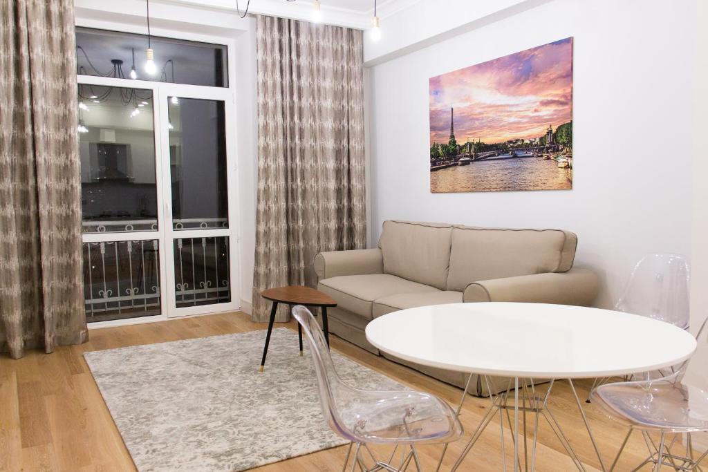Opera Apartments Almaty - Apartamento Con Balcón