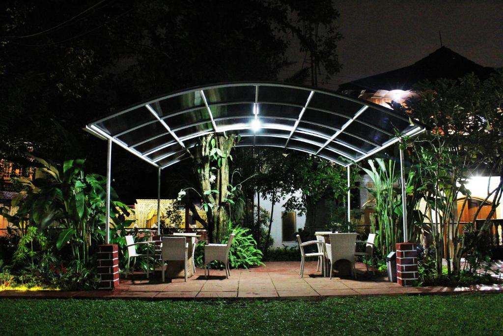 Giardino di RedDoorz Hostel @ Dago 2