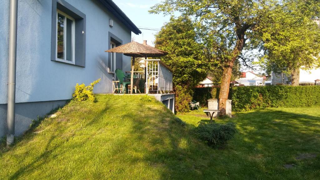 a house with a gazebo in a yard at Pokoje Gościnne Lalaj in Bolęcin