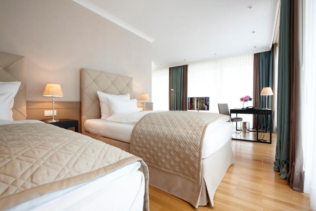 Postel nebo postele na pokoji v ubytování Romantik Hotel Das Lindner