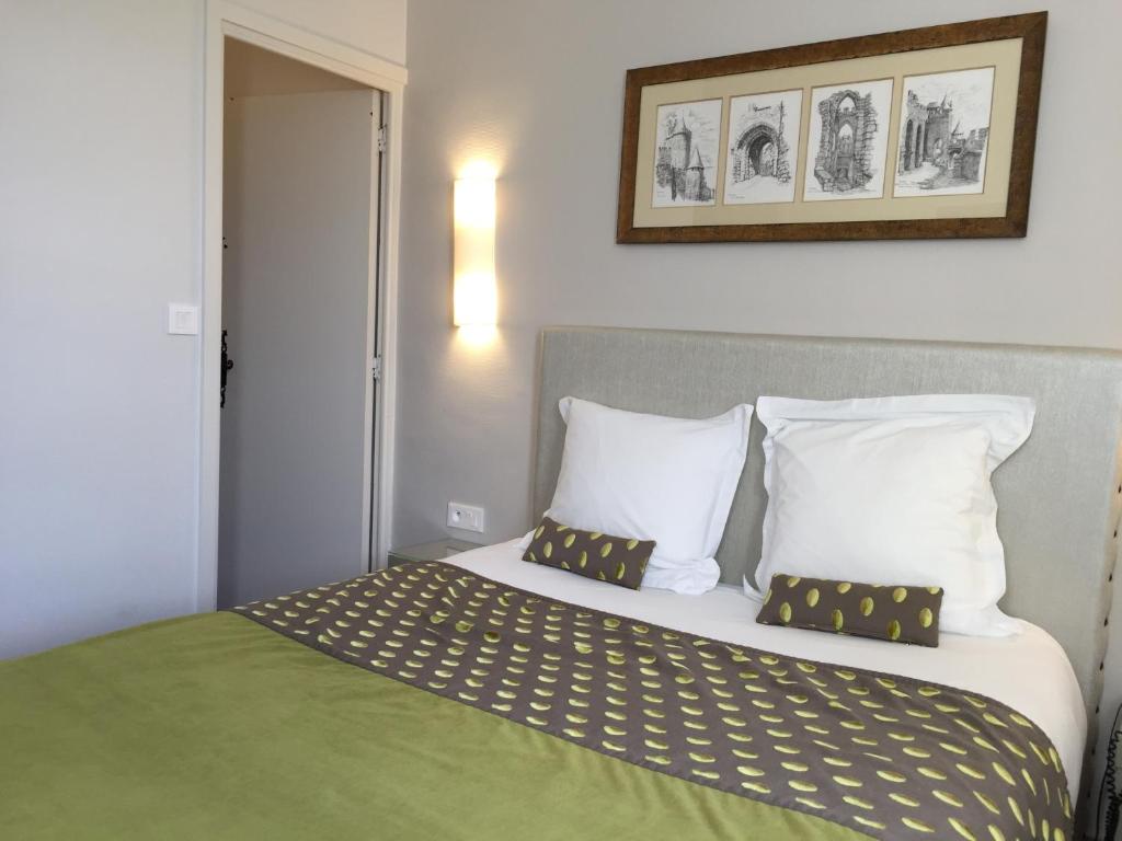 Postel nebo postele na pokoji v ubytování Hotel Du Pont Vieux
