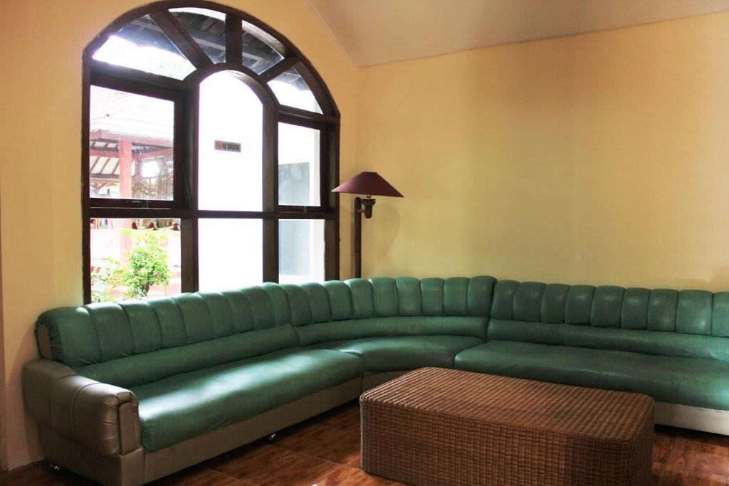 Area soggiorno di RedDoorz Hostel @ Dago 2