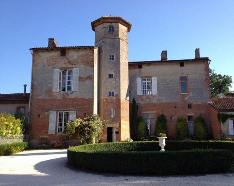 a large brick building with a tower on top of it at Chateau de Thegra in Balma