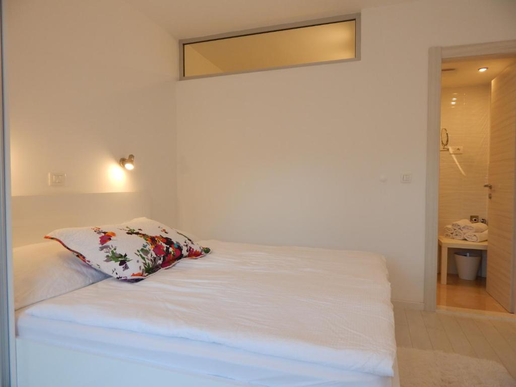Postel nebo postele na pokoji v ubytování Apartment Pika 2