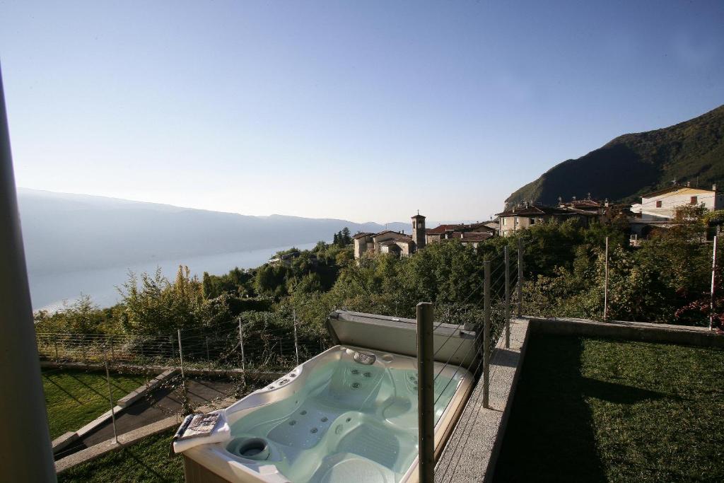 Residence La Villa Tignale - Suite Con Bañera De Hidromasaje