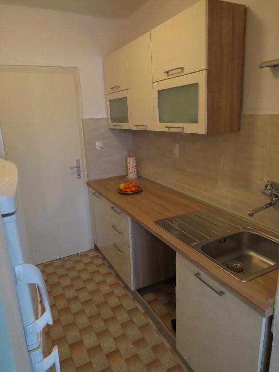 Kuchyňa alebo kuchynka v ubytovaní Apartman Buble