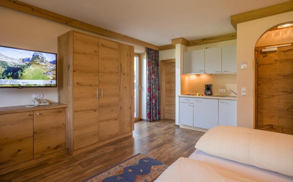 Kuchyň nebo kuchyňský kout v ubytování Appartements Rofan
