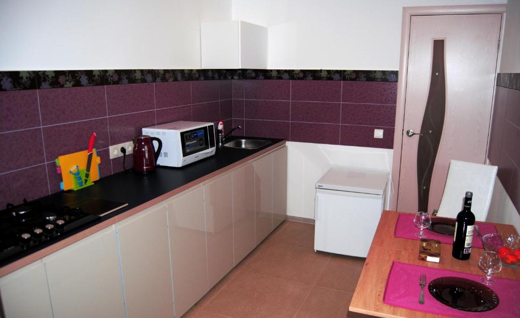  Кухня или мини-кухня в Business Apartment Vologda Center 