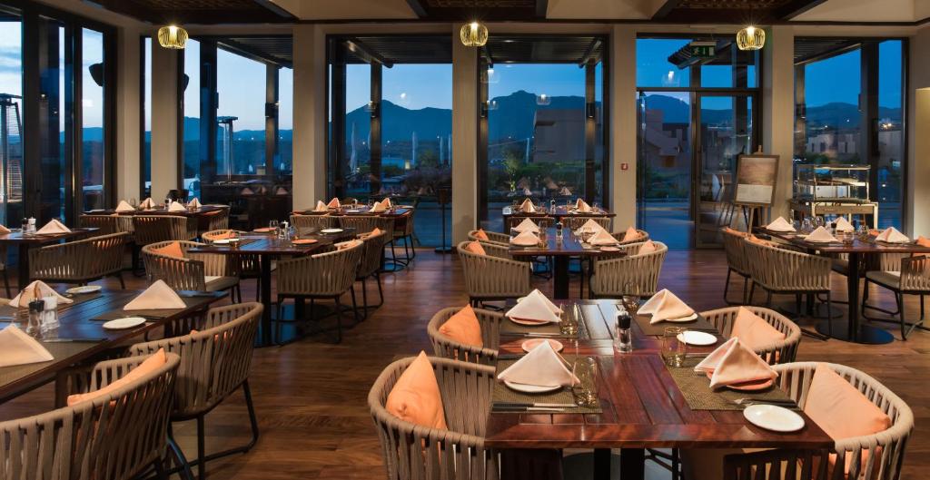 Restaurace v ubytování Anantara Al Jabal Al Akhdar Resort