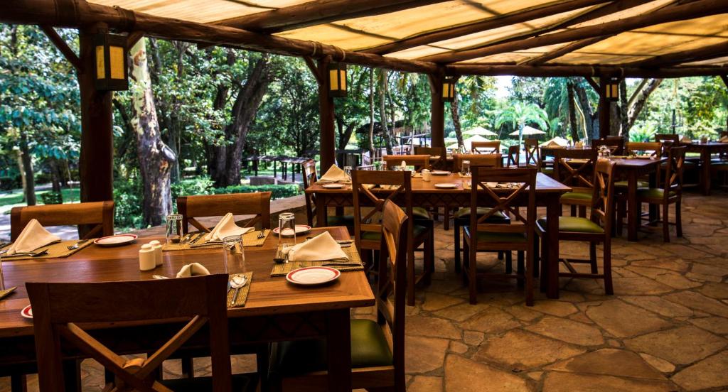 Restoran või mõni muu söögikoht majutusasutuses Sarova Mara Game Camp