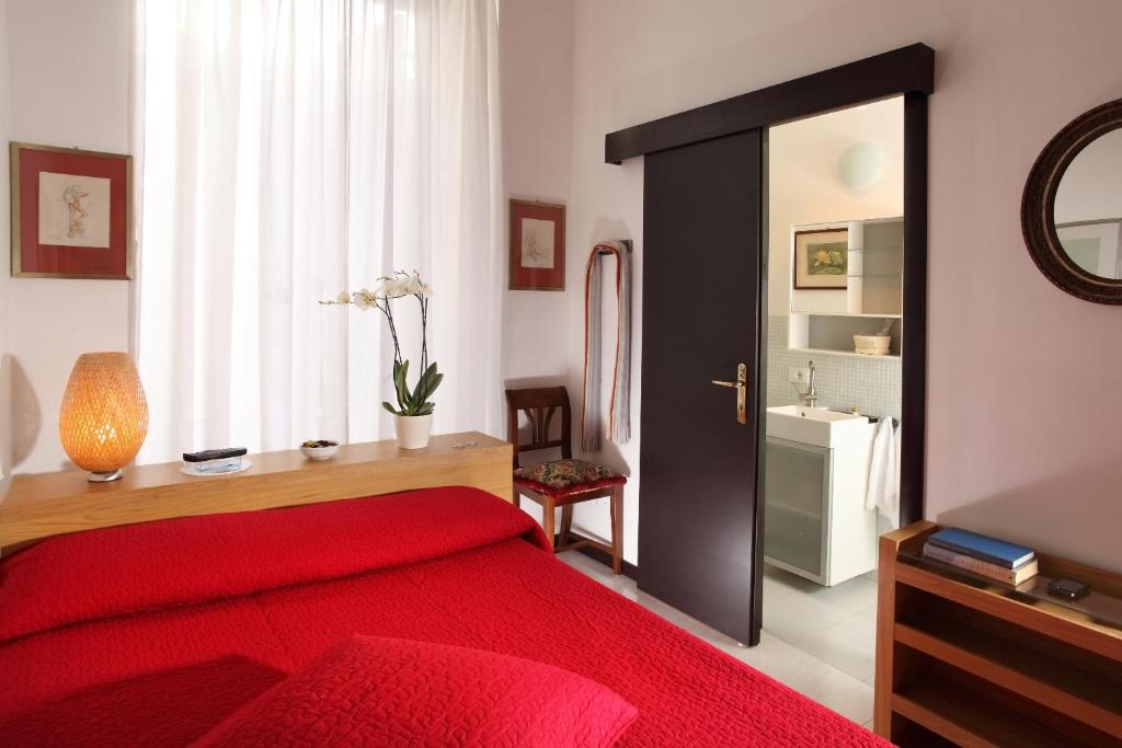 Postel nebo postele na pokoji v ubytování Roma Central Guest House