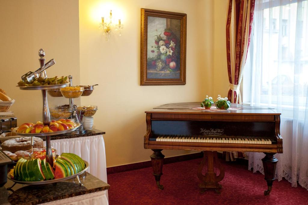 Jídlo v hotelu nebo okolí