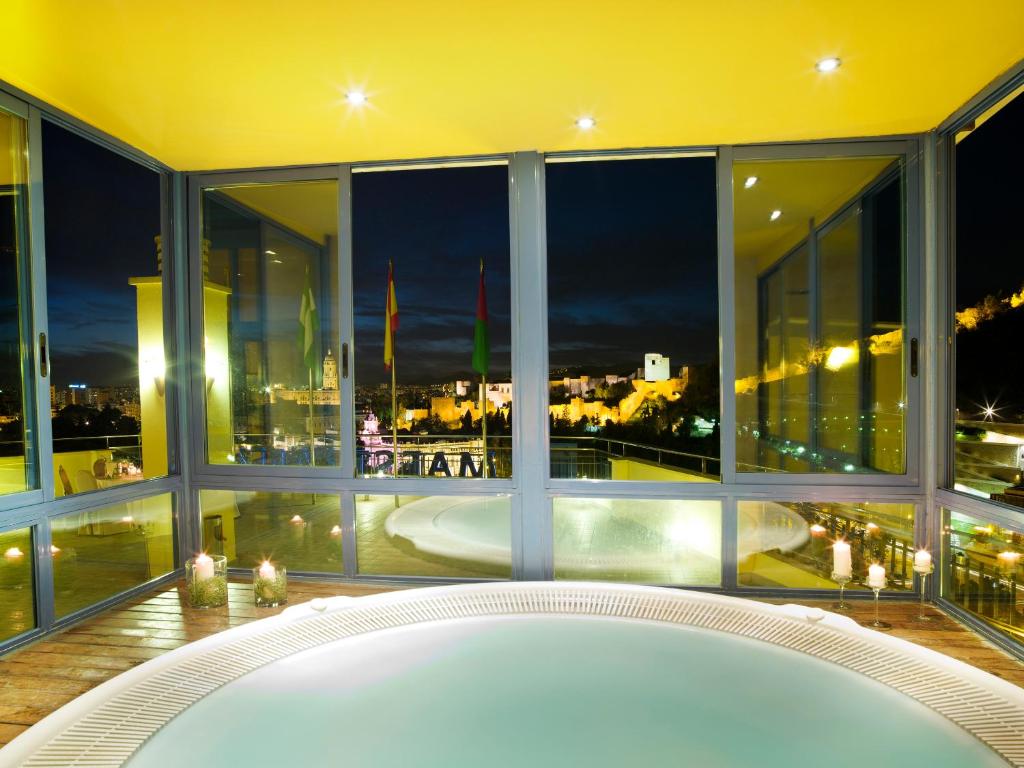 The swimming pool at or close to Hotel MS Maestranza Málaga