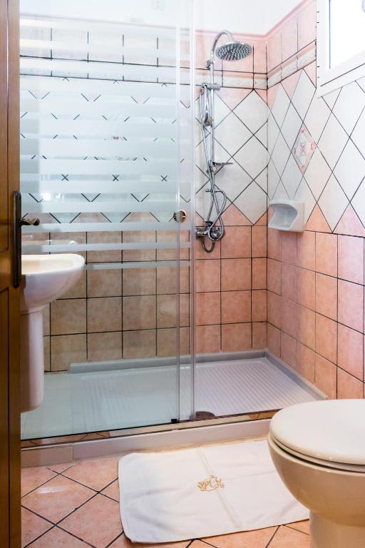 Koupelna v ubytování Andreolas Luxury Suites