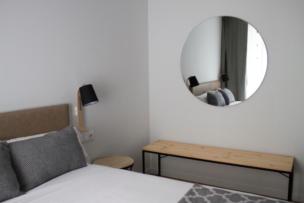 Łóżko lub łóżka w pokoju w obiekcie Lux Apartamentos Rosalia