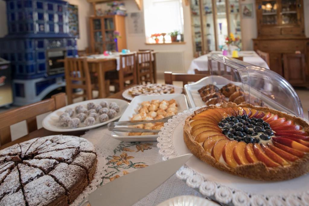 Jedlo v ubytovaní bed & breakfast alebo blízkom okolí