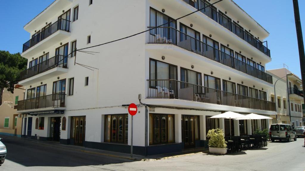 The building in which a szállodákat is located