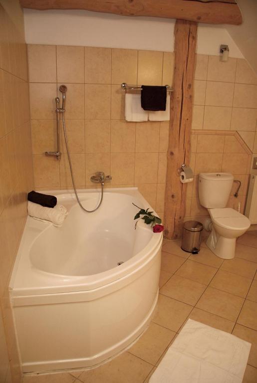 Koupelna v ubytování Hotel Grůň