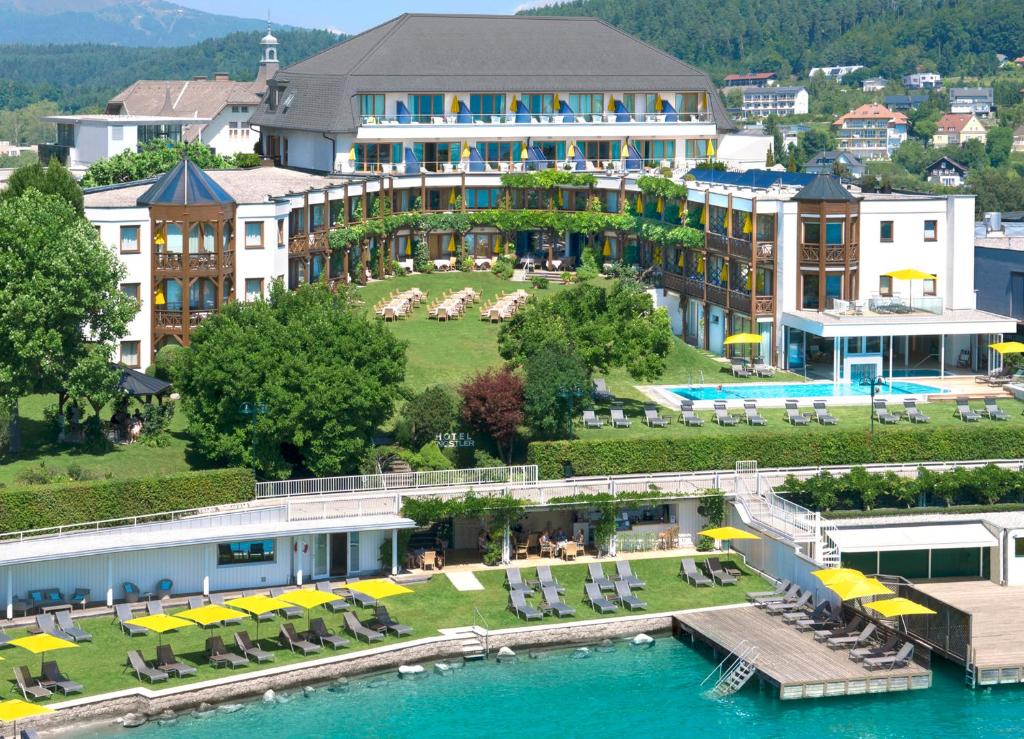 The swimming pool at or close to Seehotel Engstler