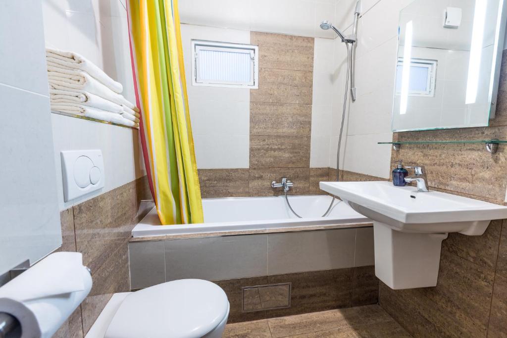 Koupelna v ubytování Rezidence Davids Apartments