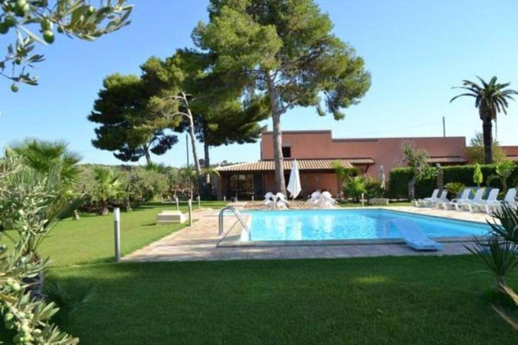 Bazén v ubytovaní Holiday Menfi | Casale Abate alebo v jeho blízkosti