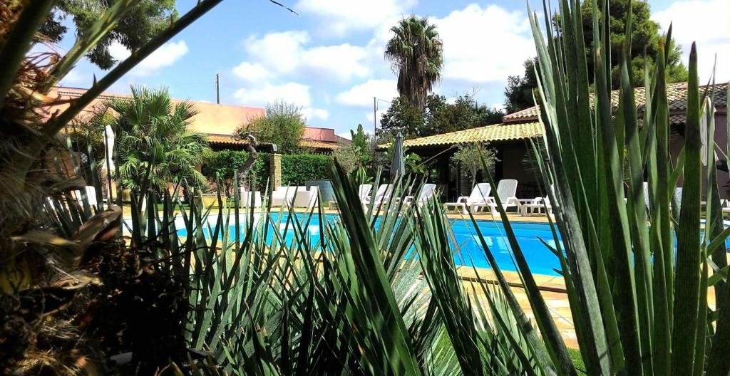 Bazén v ubytovaní Holiday Menfi | Casale Abate alebo v jeho blízkosti