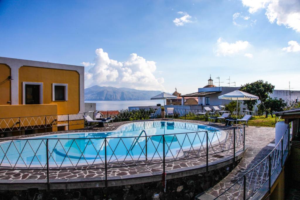 Bazén v ubytování Hotel Arcangelo - Salina nebo v jeho okolí