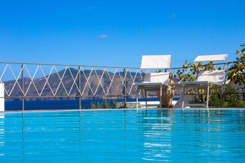 Bazén v ubytování Hotel Arcangelo - Salina nebo v jeho okolí