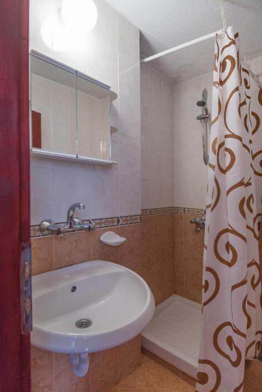 A bathroom at Hotel Stefanov 1