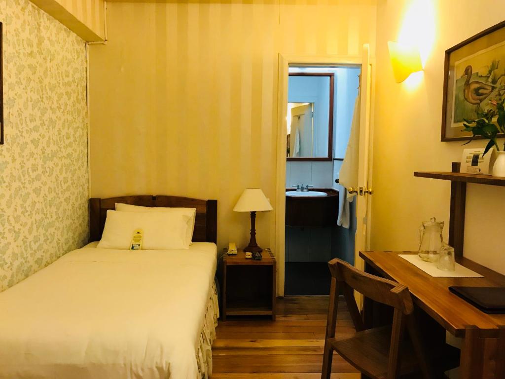 Postel nebo postele na pokoji v ubytování La Rabida Hotel Boutique