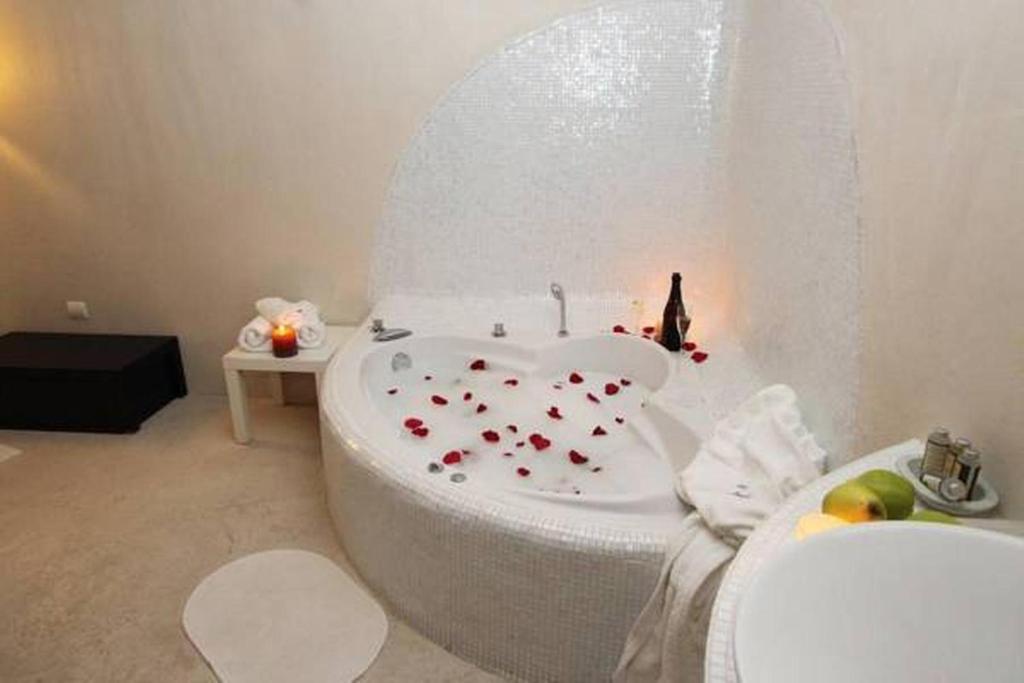 Hotel Rural & Spa Las Nubes - Jacuzzi privado en la habitación en Albalate de Zorita
