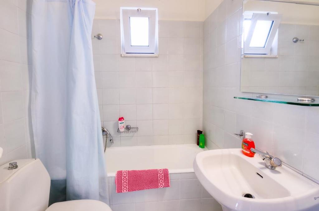 Koupelna v ubytování Matina Pefkos Aparthotel