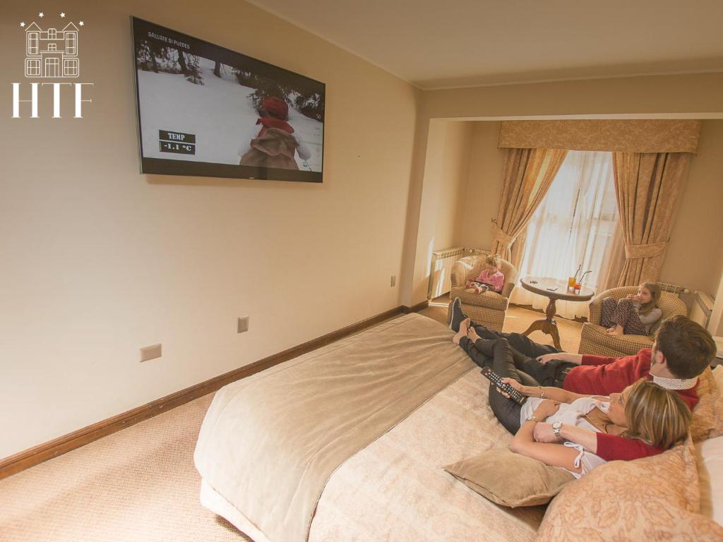TV a/nebo společenská místnost v ubytování Hotel Tierra Del Fuego