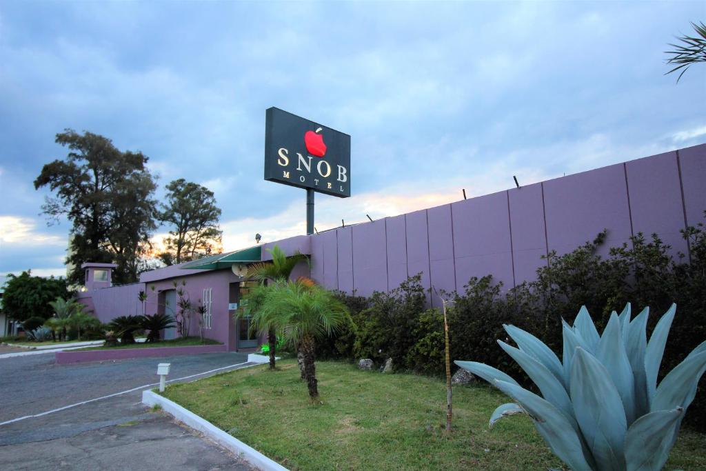  Snob Motel (Adult Only)