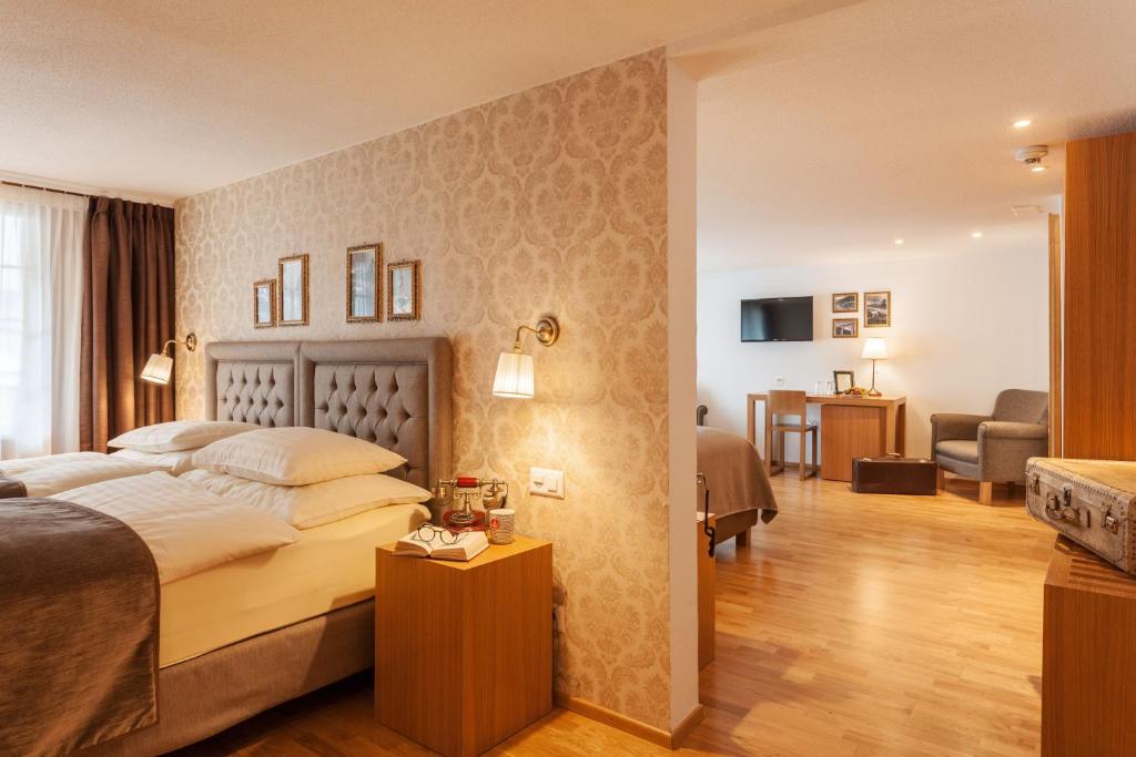 Postel nebo postele na pokoji v ubytování Hotel Walliserhof Zermatt